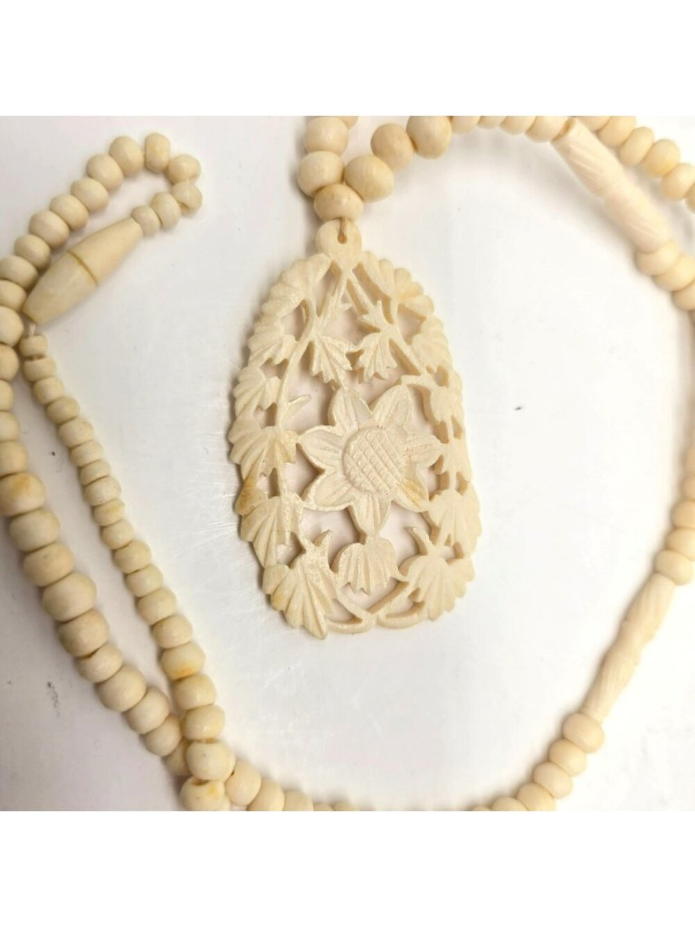 Handcrafted Carved Cream Beaded Necklace Floral Pendant Vintage Jewelry je207